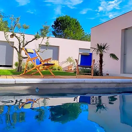Carre De Lune Bed & Breakfast 3*
