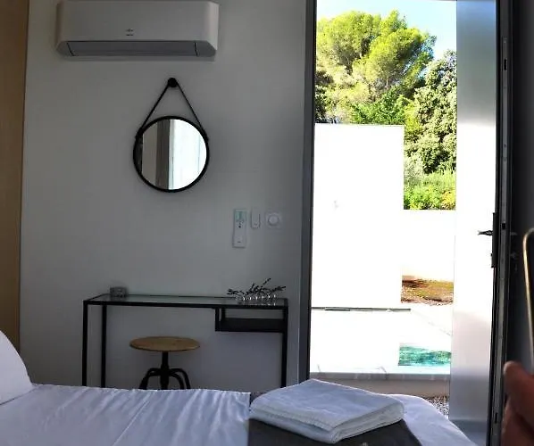 Carre De Lune Bed & Breakfast 3*
